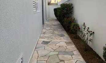 Imagem 7: Casa para aluguel e venda possui 250 metros quadrados com 4 quartos