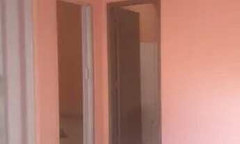 Imagem 3: Casa, Santa Mônica, 2/4 grandes, frente de rua, perto de ponto