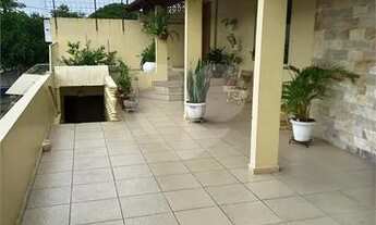 Imagem 2: Vendo linda casa, localizada no bairro do Parque 10, com 5 quartos, sendo 3 suíte