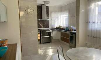 Imagem 4: Casa de condomínio para aluguel tem 402 metros quadrados com 4 quartos