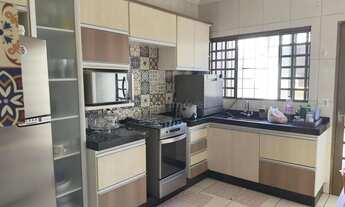 Imagem 5: Casa com suíte e edícula à venda  conforto e praticidade em um só lugar