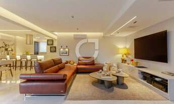 Imagem 2: Apartamento de alto padrão reformado, com 151 m² privativos, localizado no Edifício Álvaro