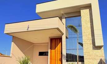 Imagem: Belíssima casa com pé direito alto a venda