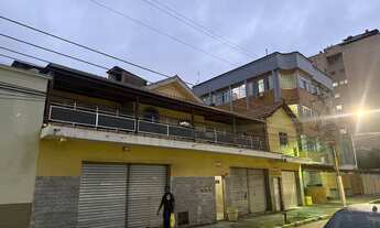 Imagem: Casa à venda no centro de BM. Com 2 pontos