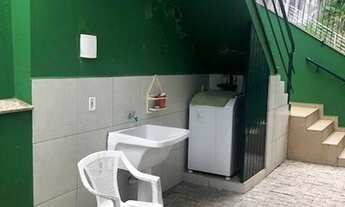 Imagem 2: Kit com bwc completo, cozinha com fogão, geladeira e pia, 1 bancada em L com 1 cadeira, 1