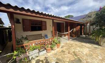 Imagem 1: Casa na Praia para Venda em Florianópolis, São João do Rio Vermelho, 4 dormitórios, 2 banh