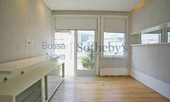 Imagem 5: Cobertura com piscina em prédio imponente