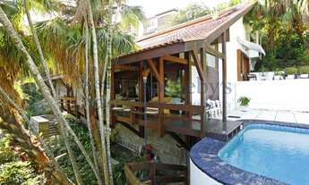 Imagem 3: Casa integrada á natureza em localização cobiçada