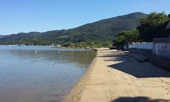 Imagem: Barbada. Casa na Enseada de Brito, Palhoça