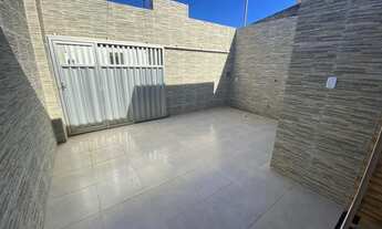 Imagem 4: Casa belíssima com 3 quartos e duas áreas de ventilação &lt