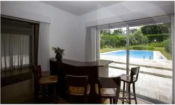 Imagem 4: Casarão Clássico em Condomínio Exclusivo - Sem Igual