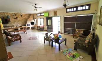 Imagem 4: Casa em Peruíbe com 4 quartos e amplo quintal com espaço para piscina e lazer