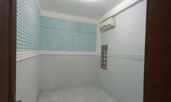 Imagem 5: Casa a venda com 4 quartos, sala de estar e sala de jantar, localizada próx à avenida das