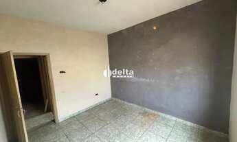 Imagem 3: Casa comercial disponível para locação no bairro Nossa Senhora Aparecida em Uberlândia - M