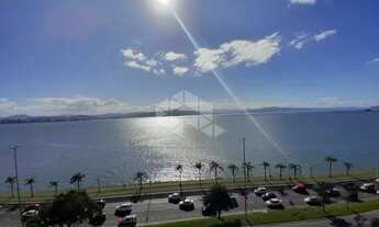 Imagem 2: Apartamento mobiliado de 2 Suítes com 135m² e vista deslumbrante para alugar na Av. Beira