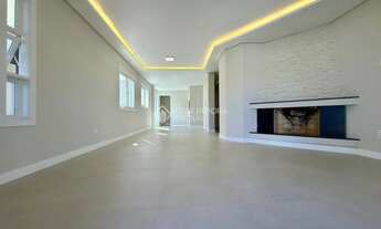 Imagem 4: CASA TÉRREA NO CENTRO DE XANGRI-LÁ, FRENTE LESTE, DIVISA COM ATLÂNTIDA