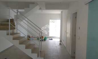 Imagem 2: Casa à Venda no Rio Tavares com 2 Quartos e Ótima Localização em Florianópolis