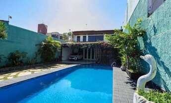 Imagem: Sobrado com Piscina e Potencial de Renda