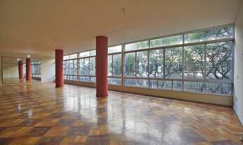 Imagem 2: Apartamento localizado na quadra da praia de Copacabana