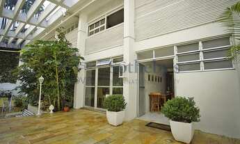 Imagem 4: Casa com ampla área de lazer