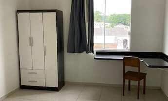 Imagem 4: Kit com bwc completo, cozinha com fogão, geladeira e pia, 1 bancada em L com 1 cadeira, 1