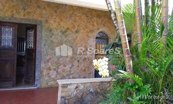 Imagem: Casa com 3 quartos em Vila Valqueire. Rua