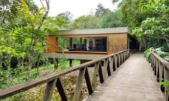 Imagem 3: Casa de condomínio com projeto de Márcio Kogan