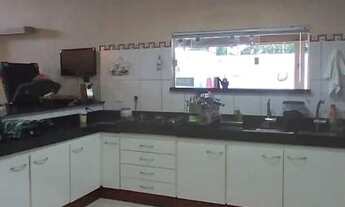 Imagem 4: Casa para venda possui 230 metros quadrados com 4 quartos em Centro - Atibaia - SP