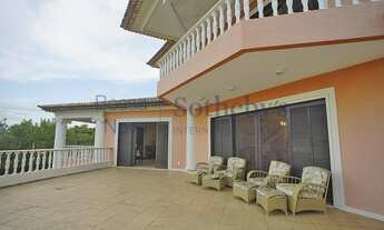 Imagem 4: Casa espaçosa com vista panorâmica para o mar