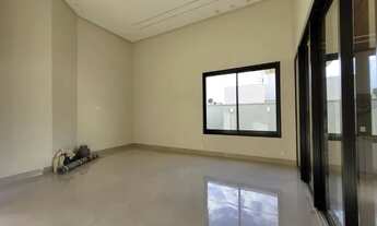 Imagem 2: Casa de condomínio térrea para aluguel possui 233 metros quadrados com 3 quartos