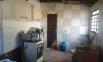 Imagem 7: Casa com banheiro, 1 quarto e varanda, em um terreno de 27m x 60m