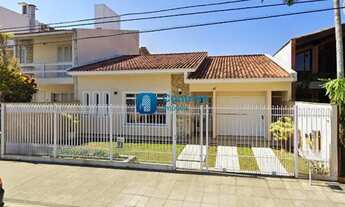 Imagem: CV)Casa 4 dormitórios e 4 vagas a 50 metros