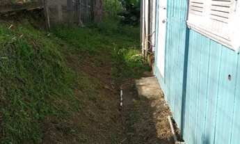 Imagem 4: Dois terrenos com casas