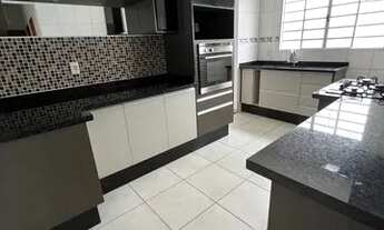 Imagem 2: Linda casa com cozinha planejada