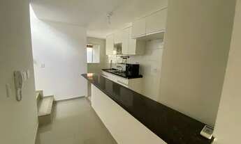 Imagem 2: Casa duplex - com pequeno quintal e churranqueira