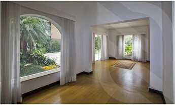 Imagem 3: Casarão Clássico em Condomínio Exclusivo - Sem Igual