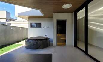 Imagem 7: Casa de condomínio térrea para aluguel possui 233 metros quadrados com 3 quartos