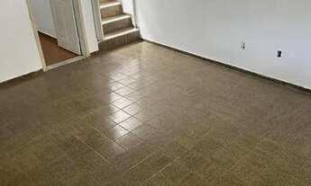 Imagem 4: Inenarrável Casa Duplex (Vazia) Tanque Sala 2 Quartos 2 Vagas Terraço