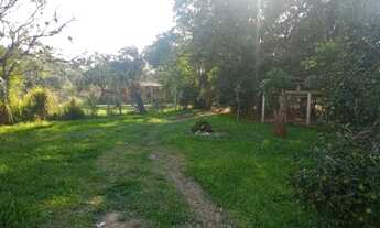 Imagem 4: Casa com banheiro, 1 quarto e varanda, em um terreno de 27m x 60m