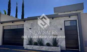 Imagem 2: Casa Alto Padrão com 3 Suítes, Piscina e 168m² de Elegância