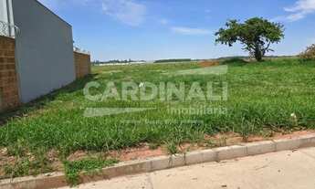 Imagem 2: Terreno de esquina com ótima localização, próximo a escolas e creches