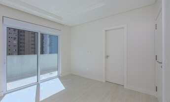 Imagem 6: Alto padrão na quadra do mar