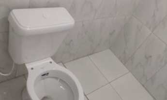 Imagem 3: A casa está localizado no bairro Vila São Luís, em Duque de Caxias. Tem 30 metros quadrado