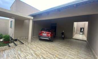 Imagem: Vendo Linda Casa com 4/4 quartos no Jardim