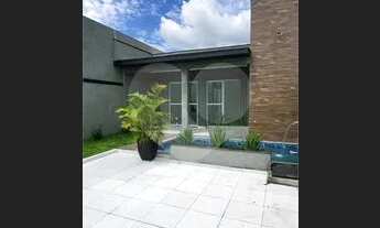 Imagem 4: Casa térrea com três dormitórios e piscina em Atibaia apenas 50 minutos de São Paulo