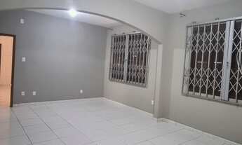 Imagem 3: Imóvel térreo com 7 salas + 3 banheiros + cozinha, ampla área de estacionamento no Saguaç