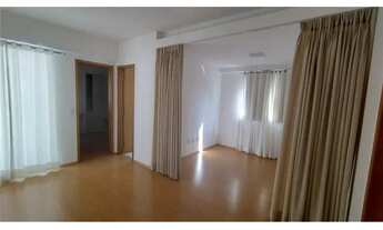 Imagem 2: Quarto amplo, sala dupla, cozinha, área de serviço e garagem, na rua Santo Antônio - Centr