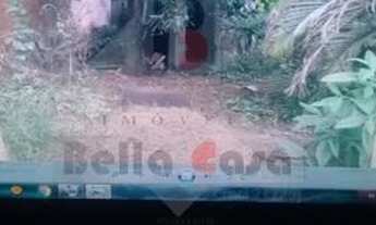 Imagem 3: Terreno contendo 1 casa pequena com 2 dormitórios. cozinha, banheiro e sala. Rua particula