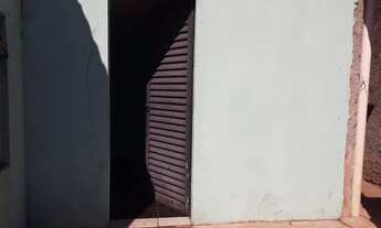 Imagem: Kitnet sem mobília nos fundos