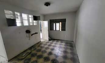 Imagem 3: Vende-se Ampla Casa localizada na Rua Iris Alagoense, nº 859, no bairro do Farol. Localiza